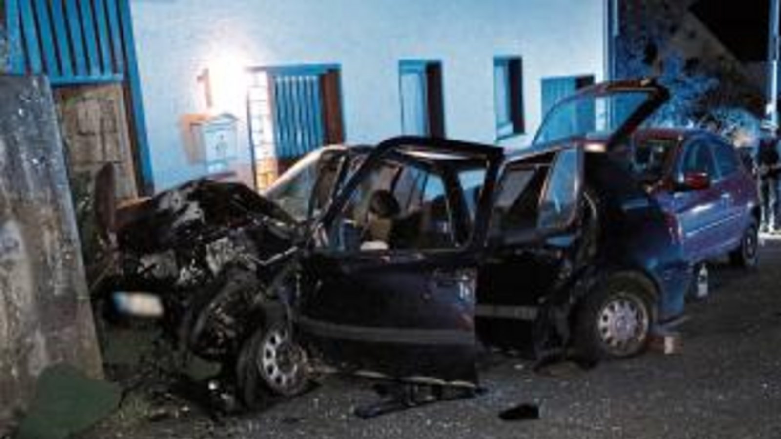 Ende einer nächtlichen Unfallfahrt im Sachsenheimer Stadtteil Spielberg. Foto: 7aktuell Ende einer nächtlichen Unfallfahrt im Sachsenheimer Stadtteil Spielberg. Foto: 7aktuell