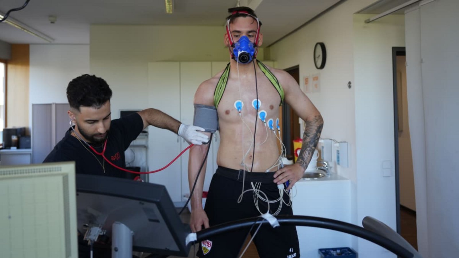 Die Nummer 41 begleitet den Torhüter Dennis Seimen seit seiner ersten Saison bei den Aktiven, das war in der Spielzeit 2022/23 beim VfB IIVfB Die Nummer 41 begleitet den Torhüter Dennis Seimen seit seiner ersten Saison bei den Aktiven, das war in der Spielzeit 2022/23 beim VfB IIVfB