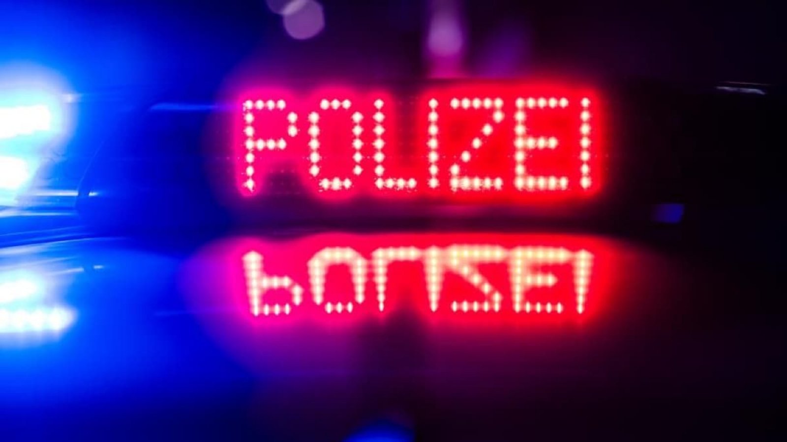 Kurioser Polizeieinsatz in Schramberg: Nach einer Unfallflucht fanden Beamte den mutmaßlichen Verursacher schlafend in einem Garten. Nun drohen mehrere Anzeigen. (Symbolfoto)Robert Michael/dpa Kurioser Polizeieinsatz in Schramberg: Nach einer Unfallflucht fanden Beamte den mutmaßlichen Verursacher schlafend in einem Garten. Nun drohen mehrere Anzeigen. (Symbolfoto)Robert Michael/dpa