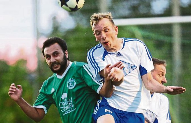 Gürkan Tosun (links) hat sich mit dem TSV Hochdorf den 1:0-Sieg gegen den TSV Bönnigheim II erkämpft. In der zweiten Pokalrunde heute fehlt er allerdings. Foto: Küppers