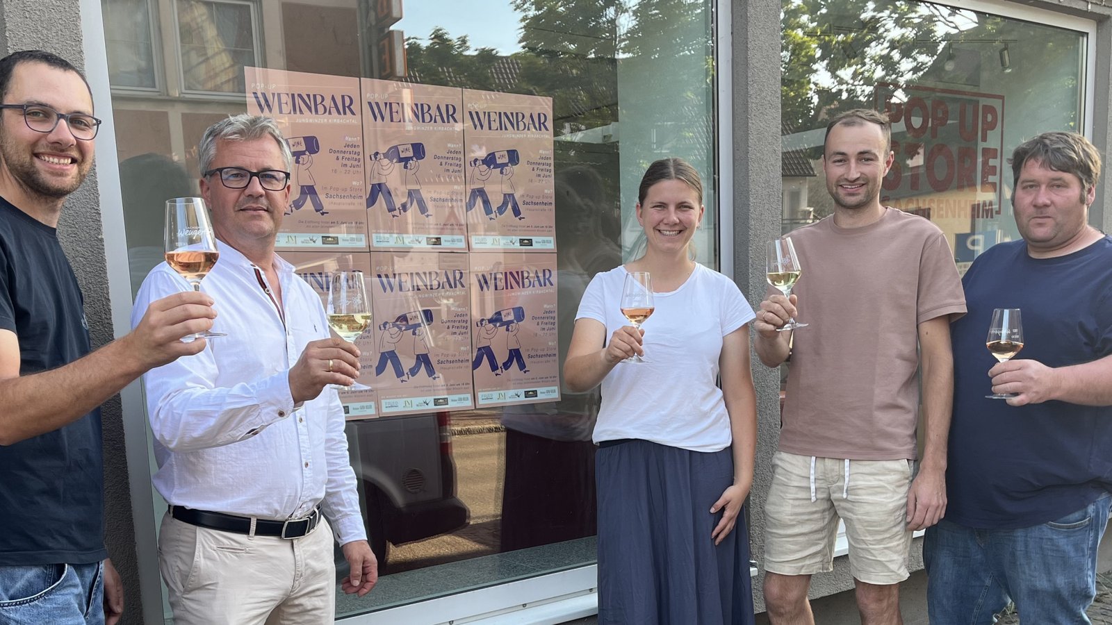 Prost (von links): Hannes Weiberle, Friedrich Baumgärtner, Jule Mayr, Josua Baumgärtner und Gerd Keller. Foto: Glemser Prost (von links): Hannes Weiberle, Friedrich Baumgärtner, Jule Mayr, Josua Baumgärtner und Gerd Keller. Foto: Glemser