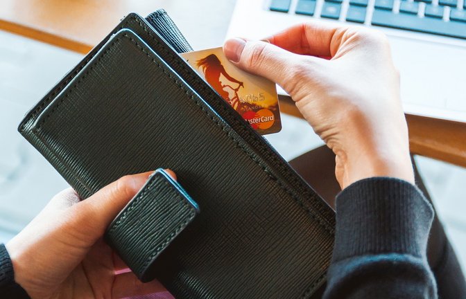 Beim Online-Shopping kann der Überblick über die Ausgaben nach und nach verloren gehen. Folge: ein wachsender Bedarf bei der Schuldnerberatung. <span class='image-autor'>Foto: Pixabay/Jan Vasek</span>