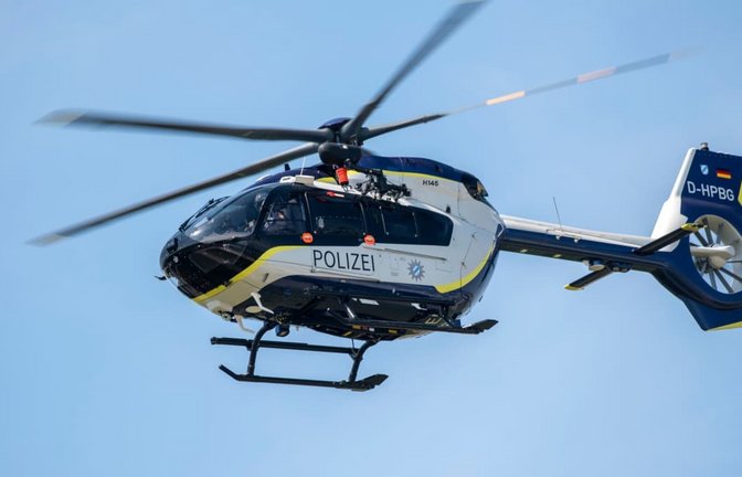 Per Hubschrauber wurde der tote 22-Jährige geborgen. (Symbolbild)<span class='image-autor'>Stefan Puchner/dpa</span>