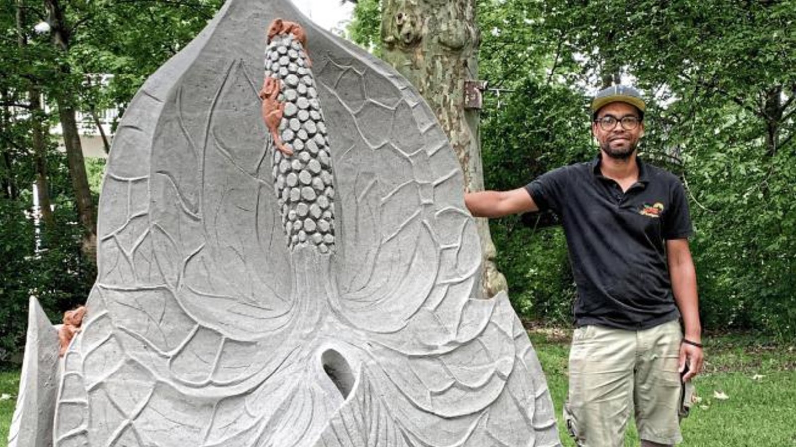 Bei wunderbarem Wetter entstanden in den vergangenen zwei Tagen im Zuge des Speedcarving-Wettbewerbs auf der Sandkunst-Ausstellung im Blühenden Barock Ludwigsburg drei weitere imposante Sandskultpturen zum Thema „Beeindruckende Pflanzenwelt“. Anique Kuizenga aus den Niederlanden, Bouke Atema aus Deutschland und Jeroen van de Vlag aus der Schweiz traten gegeneinander an. Über Tausend Besucher gaben ihre Stimmzettel ab, um für ihre Favoritin oder ihren Favoriten zu stimmen. Mit einem knappen Vorsprung gewann Sandkünstler Bouke Atema mit seiner Mausblume aus verschiedenfarbigem Sand, Platz zwei belegte Anique Kuizenga mit ihrem Frosch auf einer Gingko-Blüte und der dritte Platz ging an Jeroen van de Vlag mit seinem Eichenspross. Foto: p Bei wunderbarem Wetter entstanden in den vergangenen zwei Tagen im Zuge des Speedcarving-Wettbewerbs auf der Sandkunst-Ausstellung im Blühenden Barock Ludwigsburg drei weitere imposante Sandskultpturen zum Thema „Beeindruckende Pflanzenwelt“. Anique Kuizenga aus den Niederlanden, Bouke Atema aus Deutschland und Jeroen van de Vlag aus der Schweiz traten gegeneinander an. Über Tausend Besucher gaben ihre Stimmzettel ab, um für ihre Favoritin oder ihren Favoriten zu stimmen. Mit einem knappen Vorsprung gewann Sandkünstler Bouke Atema mit seiner Mausblume aus verschiedenfarbigem Sand, Platz zwei belegte Anique Kuizenga mit ihrem Frosch auf einer Gingko-Blüte und der dritte Platz ging an Jeroen van de Vlag mit seinem Eichenspross. Foto: p