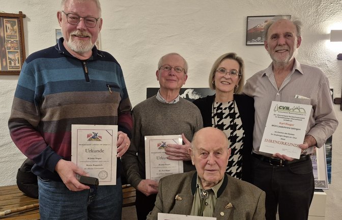 Einige der Geehrten mit der Vorsitzenden (von links): Martin Ruppmich, Dr. Paul Küper, Gottlob Burger, Petra Klisa, Karl Rieger. <span class='image-autor'>Foto: Holger Janowsky</span>