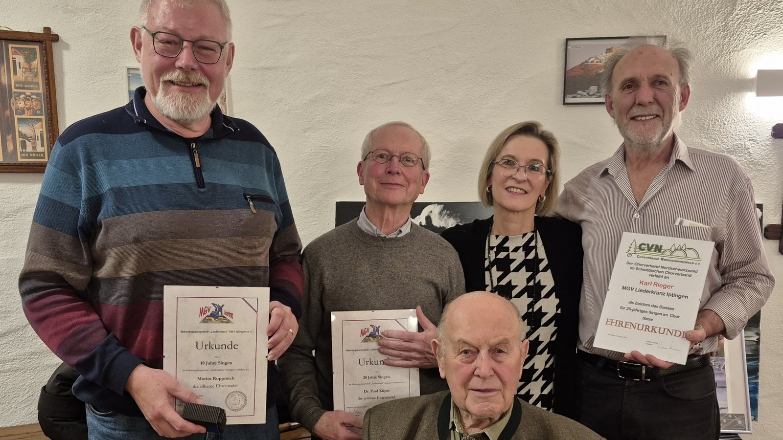 Einige der Geehrten mit der Vorsitzenden (von links): Martin Ruppmich, Dr. Paul Küper, Gottlob Burger, Petra Klisa, Karl Rieger. Foto: Holger Janowsky