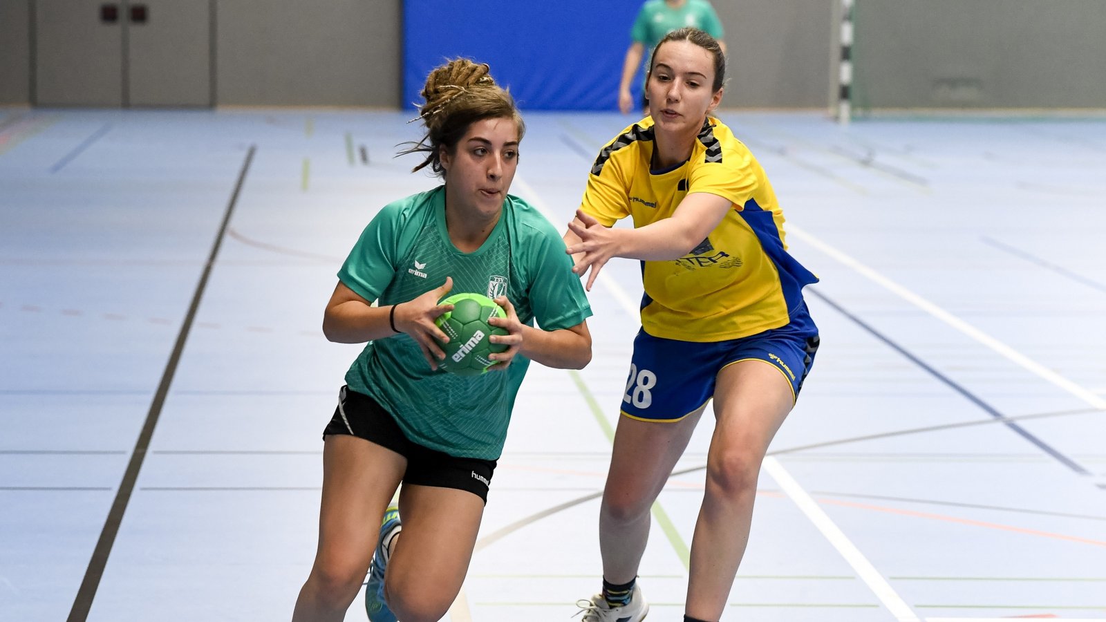 Hanna Wild (links) gastiert mit dem TSV Oberriexingen beim TB Richen II. Foto: Leitner