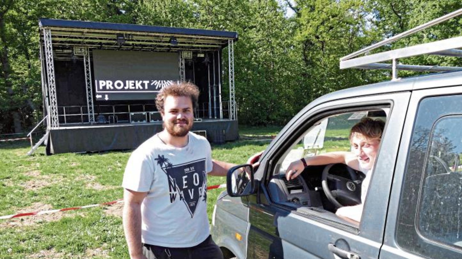 Philipp Buchholz (links) und Simon Berger hatten die Idee für die Auto-Comedy. Foto: Roth Philipp Buchholz (links) und Simon Berger hatten die Idee für die Auto-Comedy. Foto: Roth
