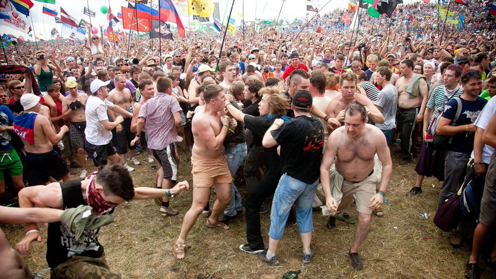 Moshpits stehen bei Konzerten und Festivals an der Tagesordnung.Foto: Denis.Vostrikov / shutterstock.com Moshpits stehen bei Konzerten und Festivals an der Tagesordnung.Foto: Denis.Vostrikov / shutterstock.com