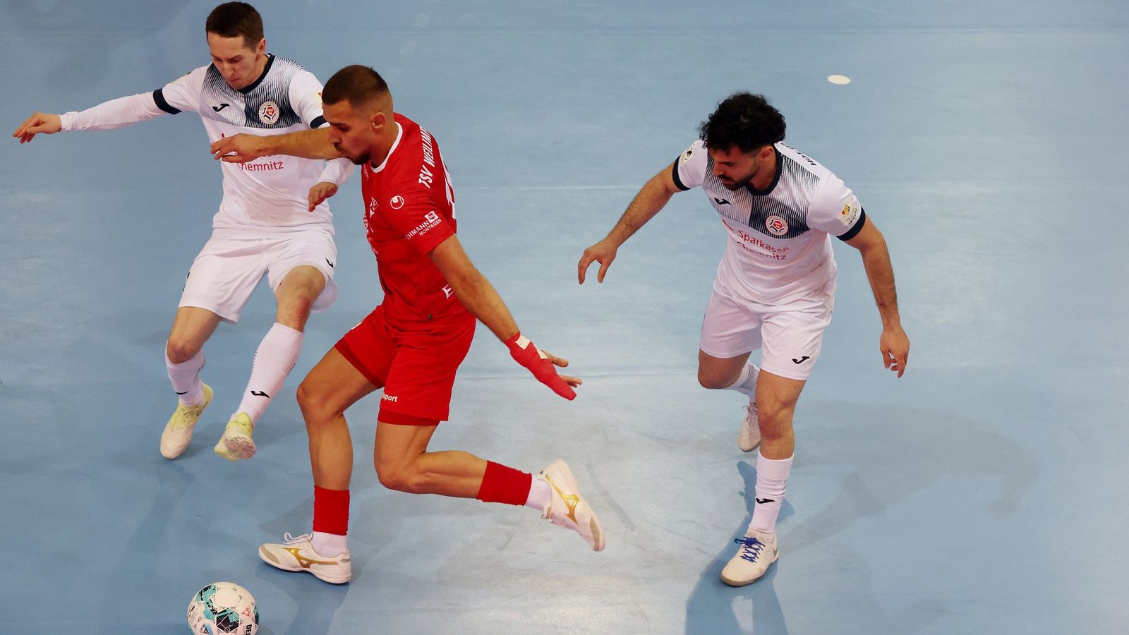 Auffälligster Weilimdorfer Feldspieler: Amer Dzindic zieht ab.Foto: Baumann/Hansi Britsch