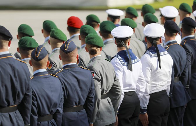 Gelöbnis von Rekruten: Die Bundeswehr braucht mehr junge Leute.<span class='image-autor'>Foto: imago/A. Friedrichs</span>