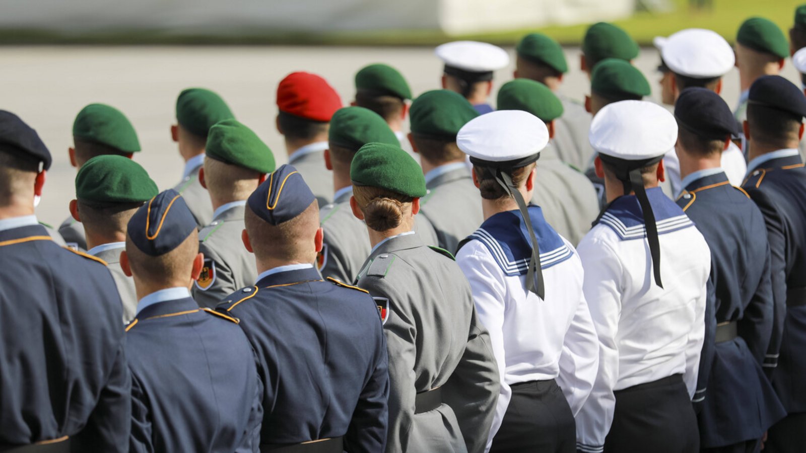 Gelöbnis von Rekruten: Die Bundeswehr braucht mehr junge Leute.Foto: imago/A. Friedrichs Gelöbnis von Rekruten: Die Bundeswehr braucht mehr junge Leute.Foto: imago/A. Friedrichs