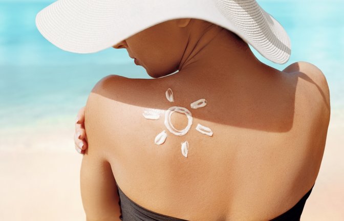Welche Sonnencreme ist die beste? Stiftung Warentest hat getestet.<span class='image-autor'>Foto: verona studio/ Shutterstock</span>