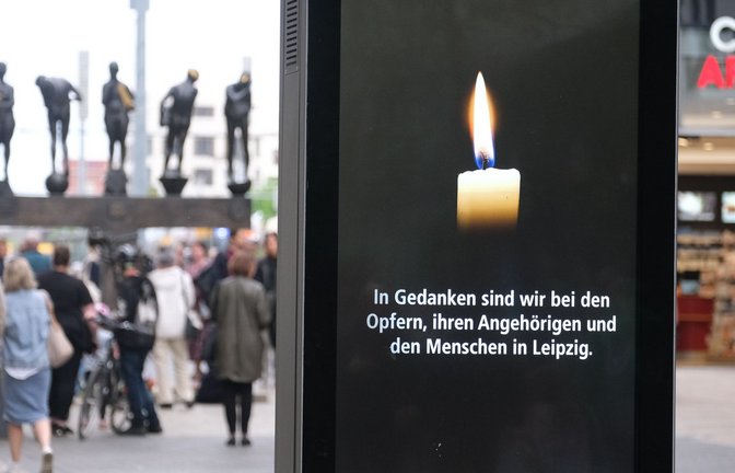 Nach der Amokfahrt in der Fußgängerzone herrschen in Leipzig Trauer und Fassungslosigkeit.<span class='image-autor'>Foto: Sebastian Willnow/dpa</span>