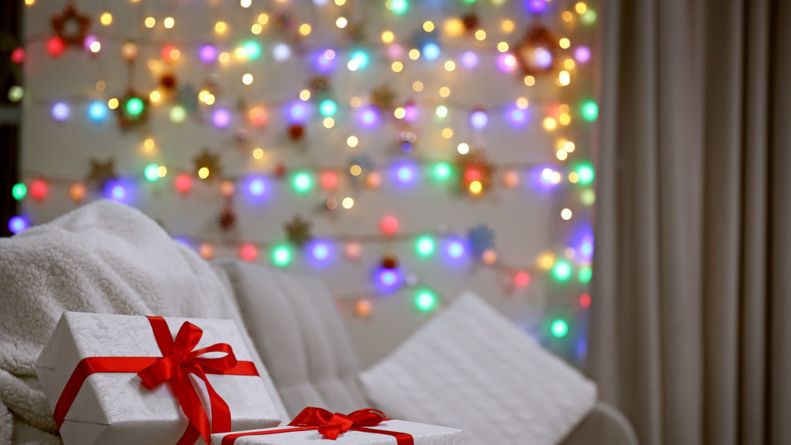 Ein beliebtes Geschenke-Spiel an Weihnachten: Wichteln.Foto: Africa Studio / shutterstock.com Ein beliebtes Geschenke-Spiel an Weihnachten: Wichteln.Foto: Africa Studio / shutterstock.com