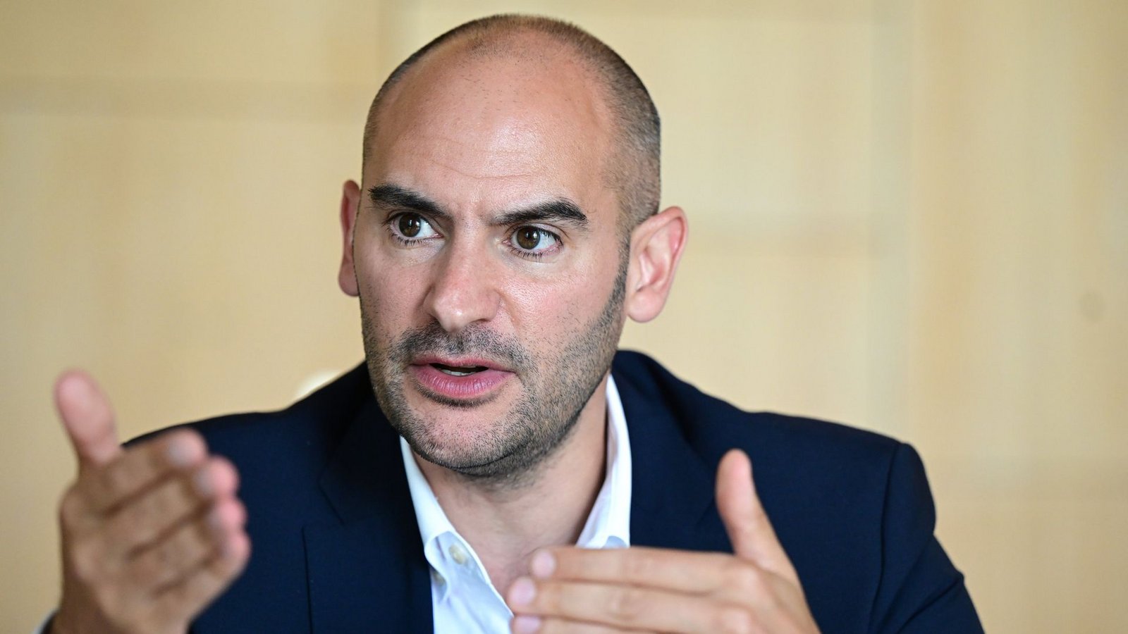 Baden-Württembergs Finanzminister Danyal Bayaz will, dass Akademiker länger arbeitenFoto: dpa Baden-Württembergs Finanzminister Danyal Bayaz will, dass Akademiker länger arbeitenFoto: dpa