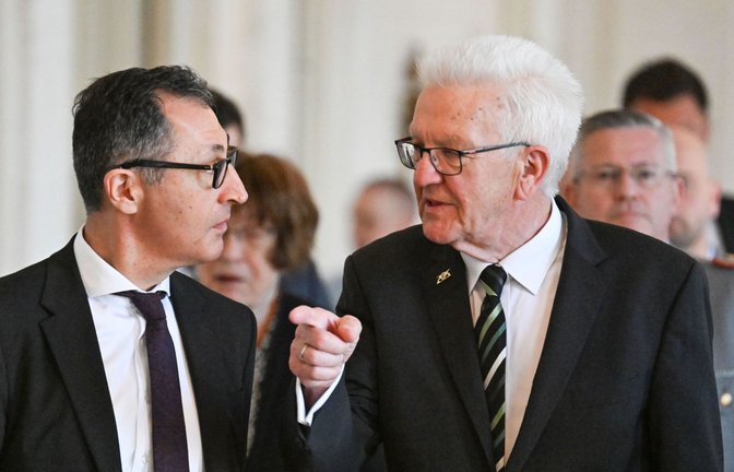 Özdemir und Kretschmann beim Festakt zu seiner Verabschiedung.<span class='image-autor'>Foto: Bernd Weißbrod/dpa/Bernd Weißbrod</span>