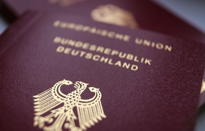 Bald könnte es eine digitale Alternative für den analogen Reisepass geben. (Symbolbild)<span class='image-autor'>Foto: dpa/Karl-Josef Hildenbrand</span>