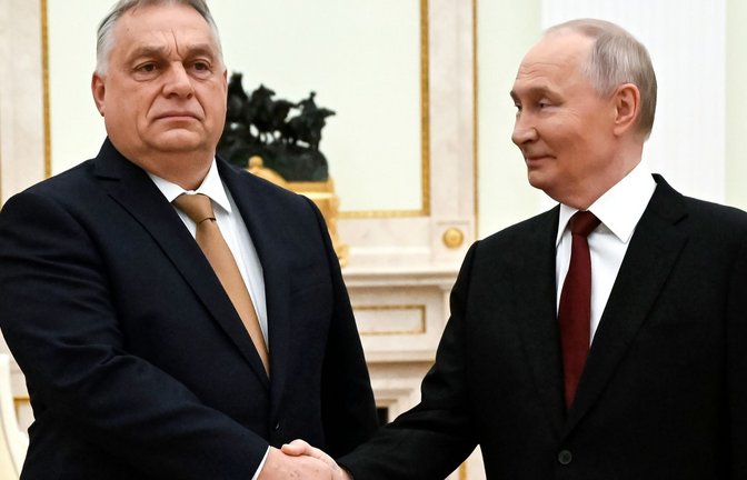 Viktor Orban (links) trifft seinen Freund Wladimir Putin. Inzwischen zweifeln viele in Brüssel, dass der ungarische Premier überhaupt noch im Interesse Europas handelt.<span class='image-autor'>Foto: Alexander Nemenov/Pool AFP via A</span>