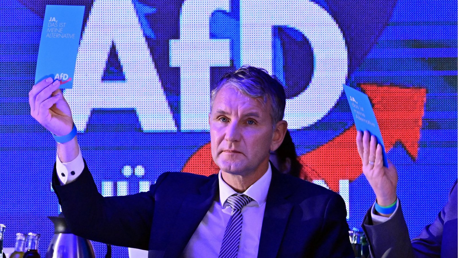 Björn Höcke tritt im Herbst bei den Landtagswahlen in Thüringen an. Der Landesverband gilt als gesichert rechtsextrem.Foto: dpa/Martin Schutt Björn Höcke tritt im Herbst bei den Landtagswahlen in Thüringen an. Der Landesverband gilt als gesichert rechtsextrem.Foto: dpa/Martin Schutt