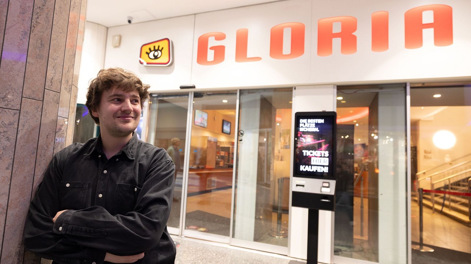 Leonard Fritz vor dem Gloria-KinoFoto: Lichtgut/Leif Piechowski