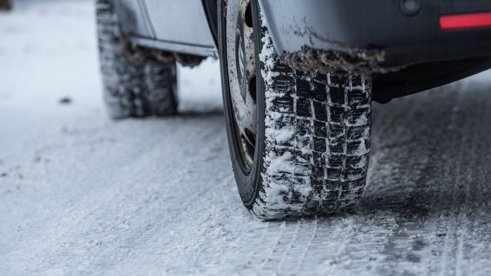 Bei winterlichen Straßenverhältnissen gibt es eine gesetzliche Verpflichtung zu Winterreifen.Foto: IMAGO/Fotostand/IMAGO/Fotostand / K. Schmitt Bei winterlichen Straßenverhältnissen gibt es eine gesetzliche Verpflichtung zu Winterreifen.Foto: IMAGO/Fotostand/IMAGO/Fotostand / K. Schmitt