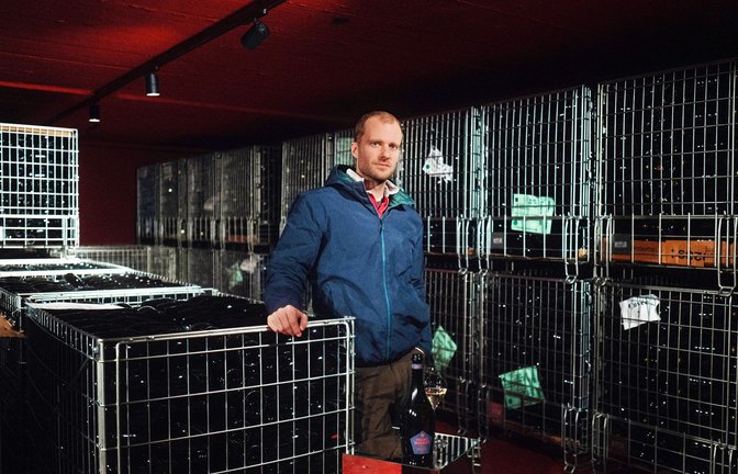 Maximilian Wagner kennt sich aus mit Getränken. Sein jüngster Clou ist ein Sekt, der in Deutschlands höchster Kellerei im Südschwarzwald hergestellt wird. Das hat auch ganz praktische Vorteile, was die Temperatur im Keller angeht.<span class='image-autor'>Foto: Max Grueninger</span>