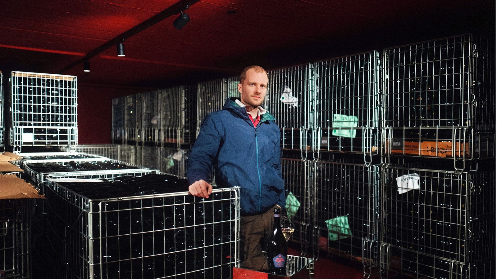 Maximilian Wagner kennt sich aus mit Getränken. Sein jüngster Clou ist ein Sekt, der in Deutschlands höchster Kellerei im Südschwarzwald hergestellt wird. Das hat auch ganz praktische Vorteile, was die Temperatur im Keller angeht.Foto: Max Grueninger Maximilian Wagner kennt sich aus mit Getränken. Sein jüngster Clou ist ein Sekt, der in Deutschlands höchster Kellerei im Südschwarzwald hergestellt wird. Das hat auch ganz praktische Vorteile, was die Temperatur im Keller angeht.Foto: Max Grueninger