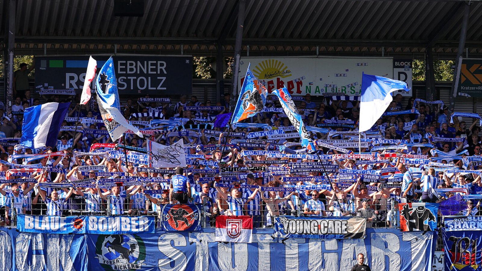 Erst ist die Stimmung bei den Kickers-Fans im Stadion am 21. September gegen den FSV Frankfurt trotz Niederlage gut, danach gibt es einen Vorfall auf dem Parkplatz.Foto: Baumann Erst ist die Stimmung bei den Kickers-Fans im Stadion am 21. September gegen den FSV Frankfurt trotz Niederlage gut, danach gibt es einen Vorfall auf dem Parkplatz.Foto: Baumann