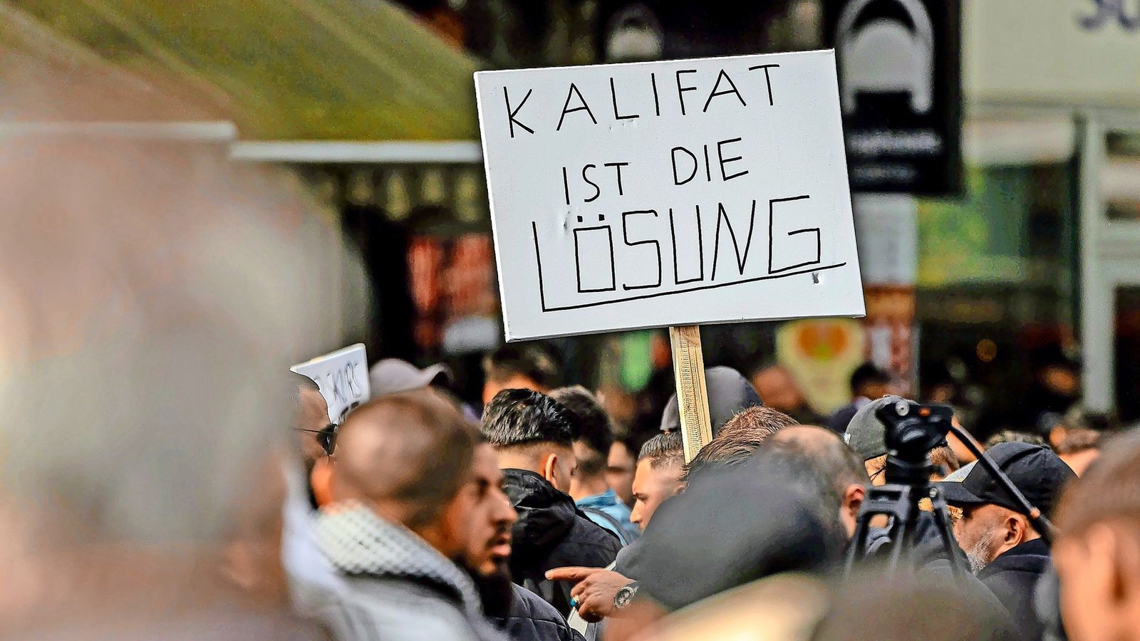Die Bundesregierung will schärfere Mittel, um gegen die Verbreitung islamistischer Ideen vorzugehen.Foto: dpa/Axel Heimken
