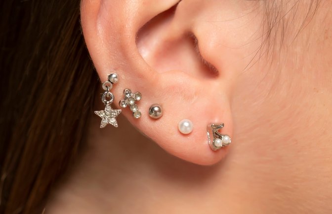Das wohl am häufigsten verbreitete Piercing: Ohrringe.<span class='image-autor'>Foto: Vladimir Gjorgiev / shutterstock.com</span>