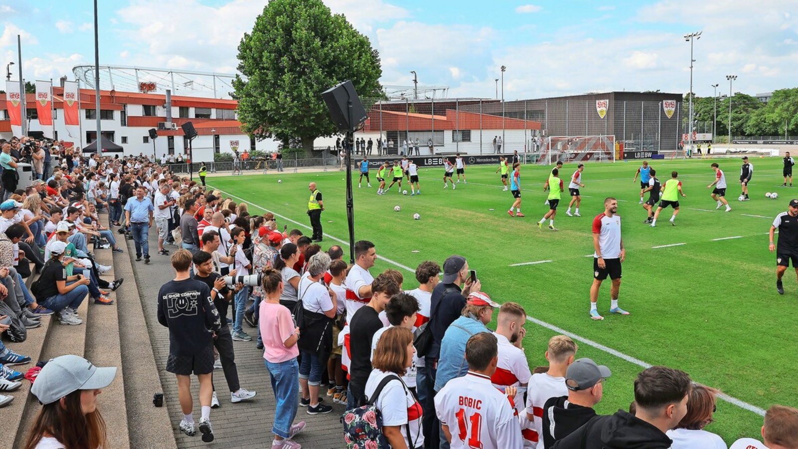 Der öffentliche Trainingsauftakt beim VfBFoto: Baumann Der öffentliche Trainingsauftakt beim VfBFoto: Baumann