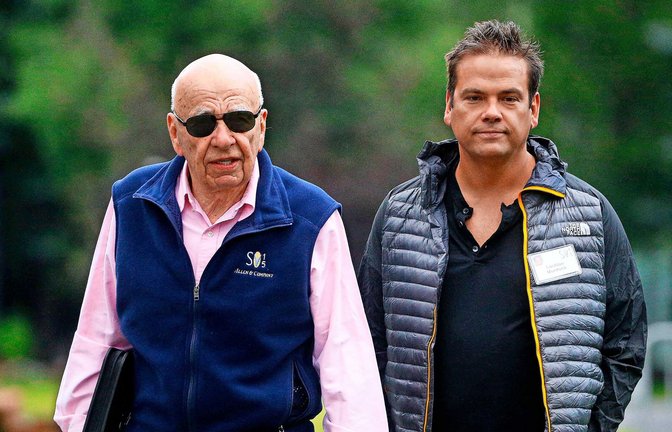 Rupert Murdoch (li.) mit seinem Sohn Lachlan.<span class='image-autor'>Foto: dpa/Andrew Gombert</span>
