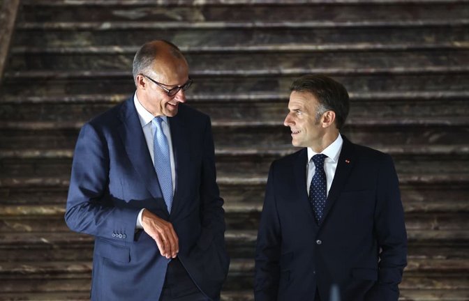 Bundeskanzler Friedrich Merz (links) will den EU-Haushalt reformieren. Dabei stößt er allerdings auf entschiedenen Widerstand, auch vom französischen Präsidenten Emmanuel Macron.<span class='image-autor'>Oliver Berg/dpa</span>