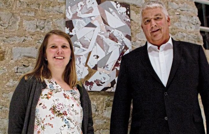 Reger Andrang herrschte am Mittwoch im Eberdinger Rathaus. Die Künstlerin Judith Müller empfing die Gäste gemeinsam mit Bürgermeister Peter Schäfer dort zur Vernissage.  Fotos: Friedrich