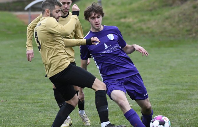 Luca Fuchs (rechts) ist einer der jungen Spieler bei der SGM Roßwag/Mühlhausen, die die Spielgemeinschaft in dieser Saison so stark machen. <span class='image-autor'>Foto: Leitner</span>