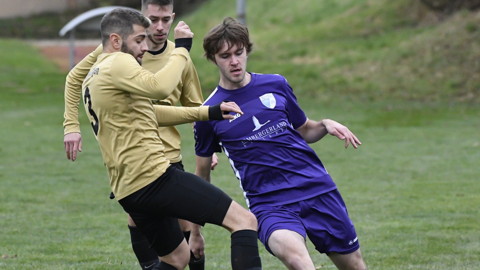 Luca Fuchs (rechts) ist einer der jungen Spieler bei der SGM Roßwag/Mühlhausen, die die Spielgemeinschaft in dieser Saison so stark machen. Foto: Leitner Luca Fuchs (rechts) ist einer der jungen Spieler bei der SGM Roßwag/Mühlhausen, die die Spielgemeinschaft in dieser Saison so stark machen. Foto: Leitner