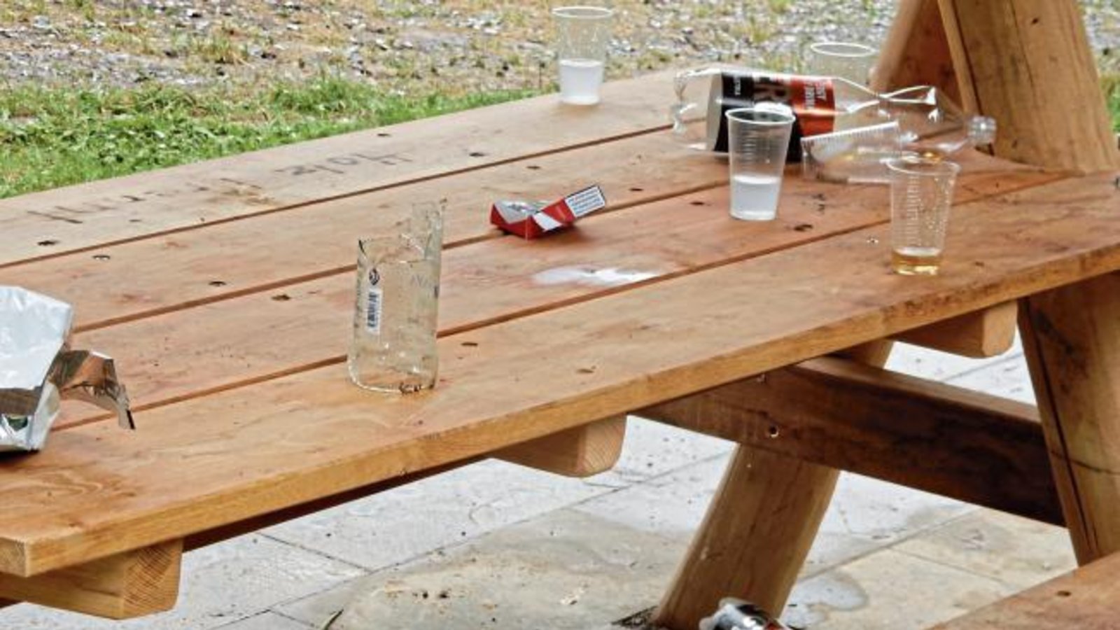 So präsentierte sich der Radler-Rastplatz am Vaihinger Löbertsbrunnen am Samstagmorgen. Foto: Arning So präsentierte sich der Radler-Rastplatz am Vaihinger Löbertsbrunnen am Samstagmorgen. Foto: Arning