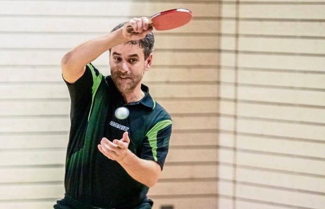 Martin Mühl hat für den TSV Hochdorf sein Doppel und beide Einzel gegen die SVGG Hirschlanden-Schöckingen gewonnen. Zum Tausch der Tabellenplätze reichte es nicht mehr. Foto: Archiv/