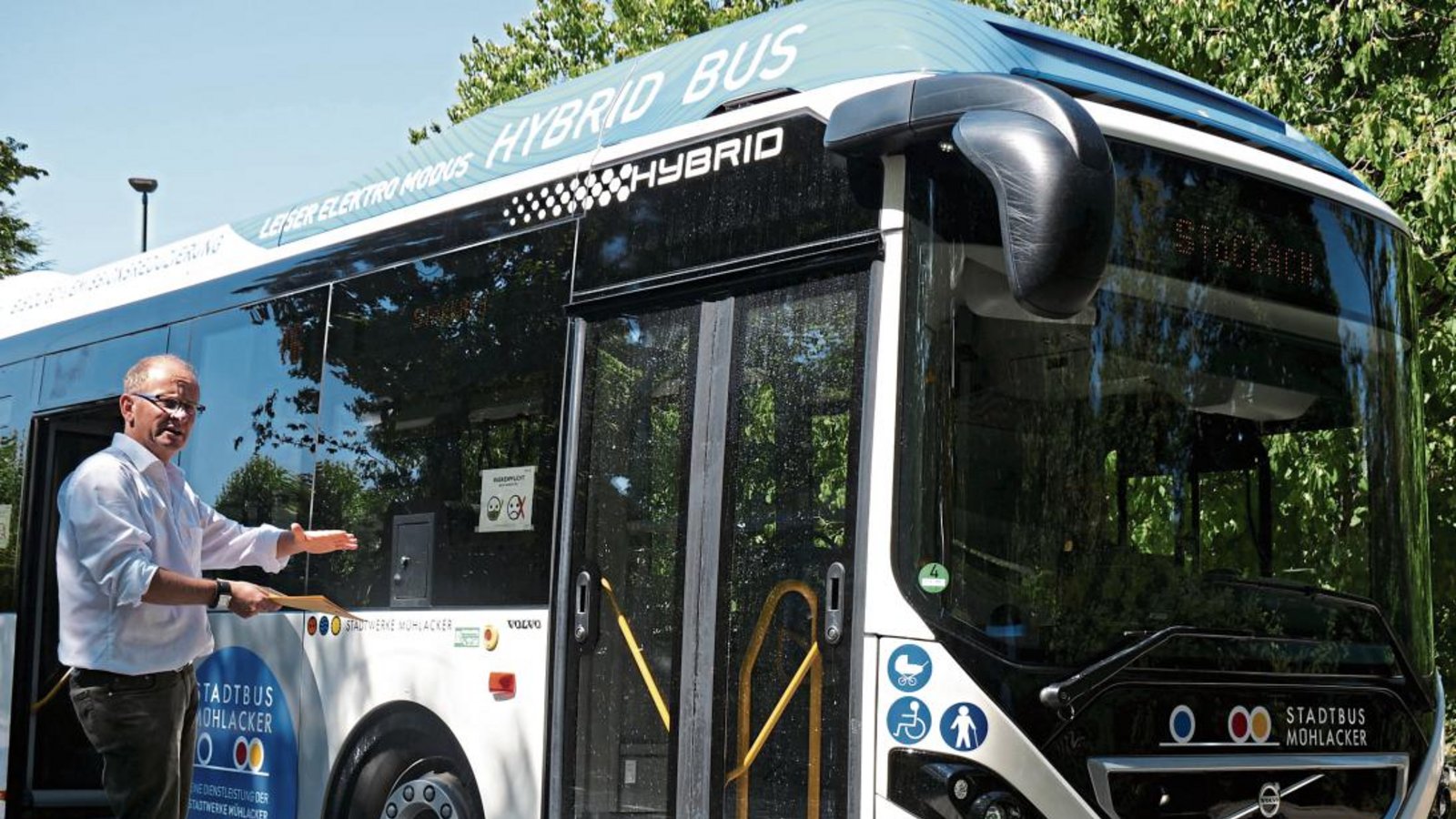 Busse sollen die 84 Bushaltestellen in Mühlacker zukünftig barrierefrei anfahren können, verspricht Bürgermeister Winfried Abicht.  Foto: Friedrich