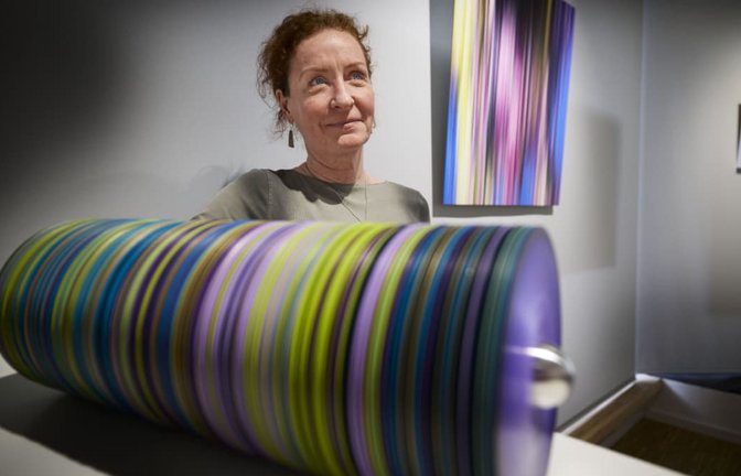 Mit ruhiger Hand und Ölfarbe verwandelt Doris Marten Secondhand-Schallplatten in ungewöhnliche Kunstobjekte. (Archivbild)<span class='image-autor'>Gottfried Stoppel</span>