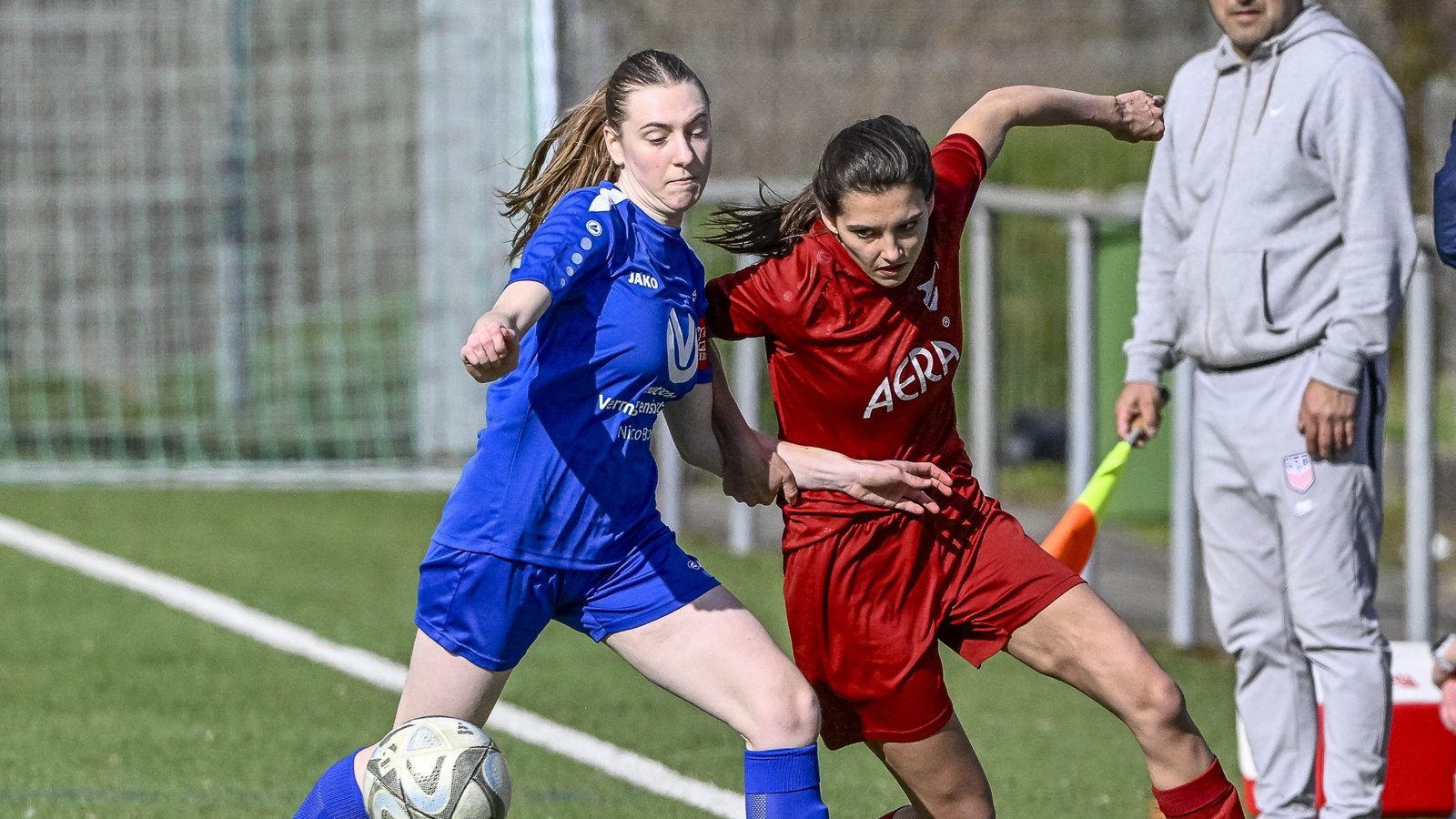 Einen großen Anteil am Horrheimer Heimerfolg hatte Romy Truckseß (rechts), die das wichtige 1:0 erzielte. Foto: Leitner