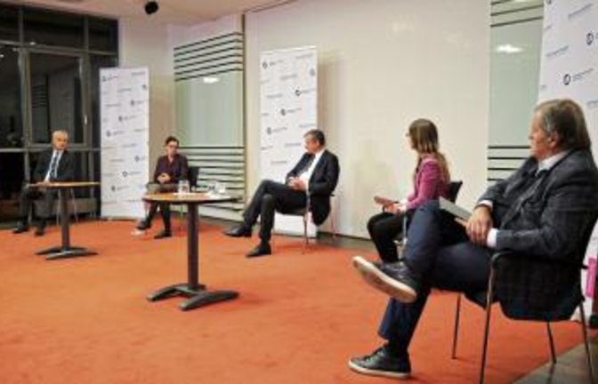 Diskussionsrunde zum Antrieb der Zukunft. sf