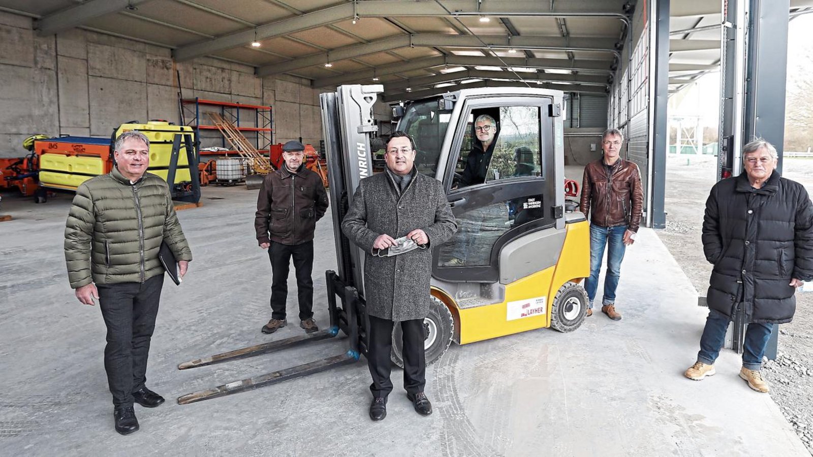 Sie freuen sich über die Inbetriebnahme der Bauhof-Lagerhalle (von links): Norbert Stecher, Jochen Boger, Klaus Reitze, Heinz Gutscher, Wolfram Riegler und Gustl Lachenmann. Fotos: Küppers