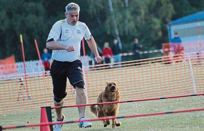 Michael Hilß und Luna bei ihrem letzten Vierkampf-Hürdenlauf bei der deutschen Meisterschaft in Müncheberg.  Foto: privat