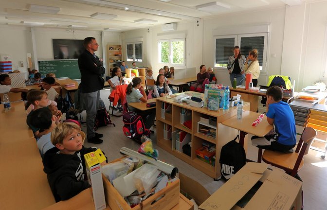 Jeweils vier Container zusammen bilden einen Unterrichtsraum. Zwei vierte Klassen der Vaihinger Schlossbergschule werden ab sofort in Container-Klassenzimmern unterrichtet.