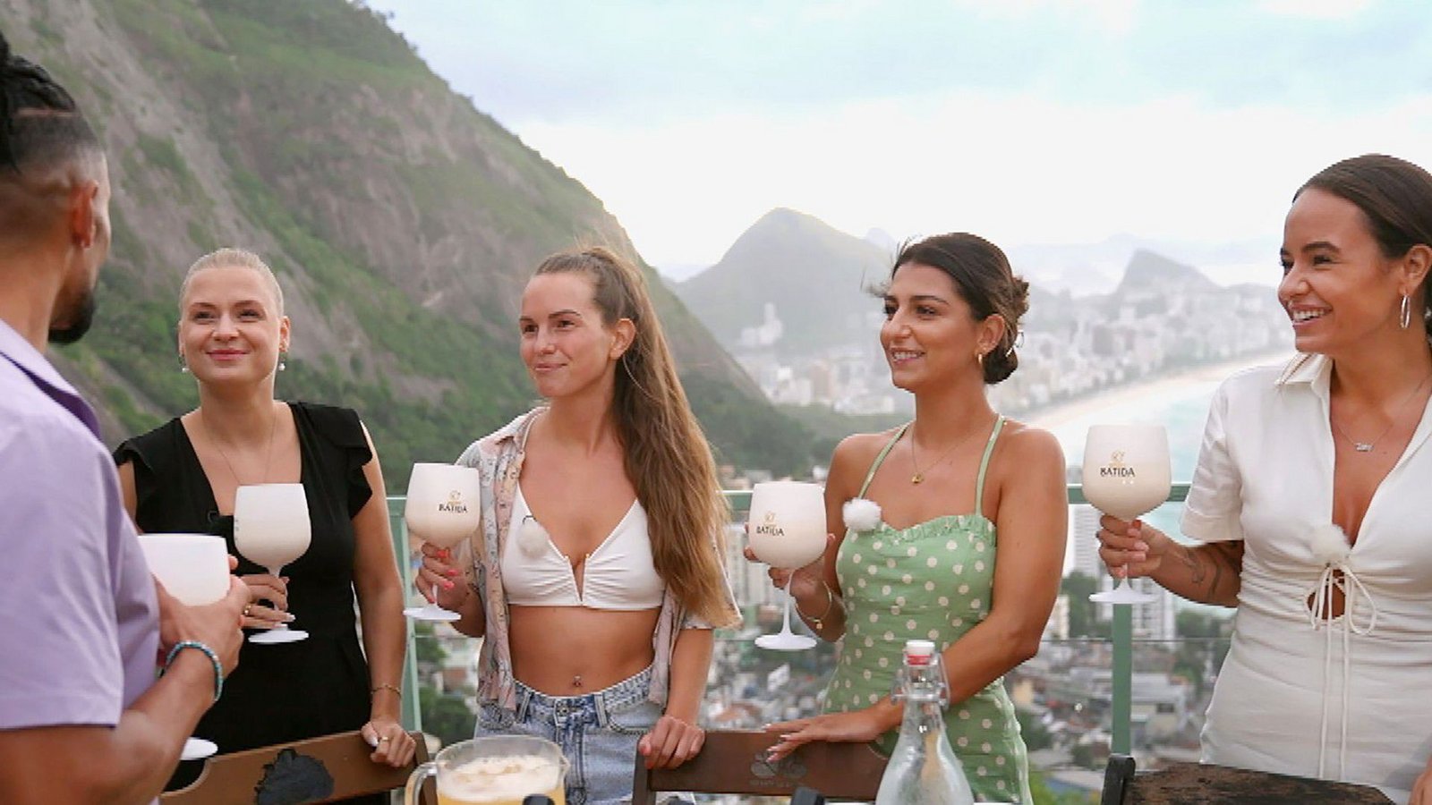 Henriette, Lisa, Chiara und Angelina (von links) sind mit David in Rio de Janeiro.Foto: RTL Henriette, Lisa, Chiara und Angelina (von links) sind mit David in Rio de Janeiro.Foto: RTL