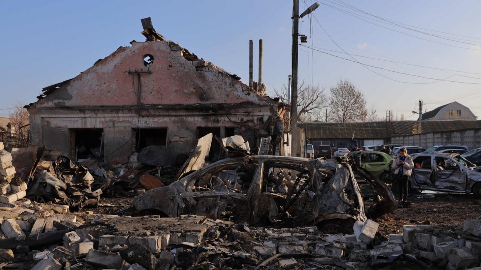 Lohnen sich Russlands Terrorangriffe auf die Ukraine wie hier auf ein Wohngebiet in Odessa? Ja, wenn der sogenannte Friedensplan von US-Präsident Donald Trump zum Tragen kommt.Foto: AFP/Oleksandr Gimanov Lohnen sich Russlands Terrorangriffe auf die Ukraine wie hier auf ein Wohngebiet in Odessa? Ja, wenn der sogenannte Friedensplan von US-Präsident Donald Trump zum Tragen kommt.Foto: AFP/Oleksandr Gimanov