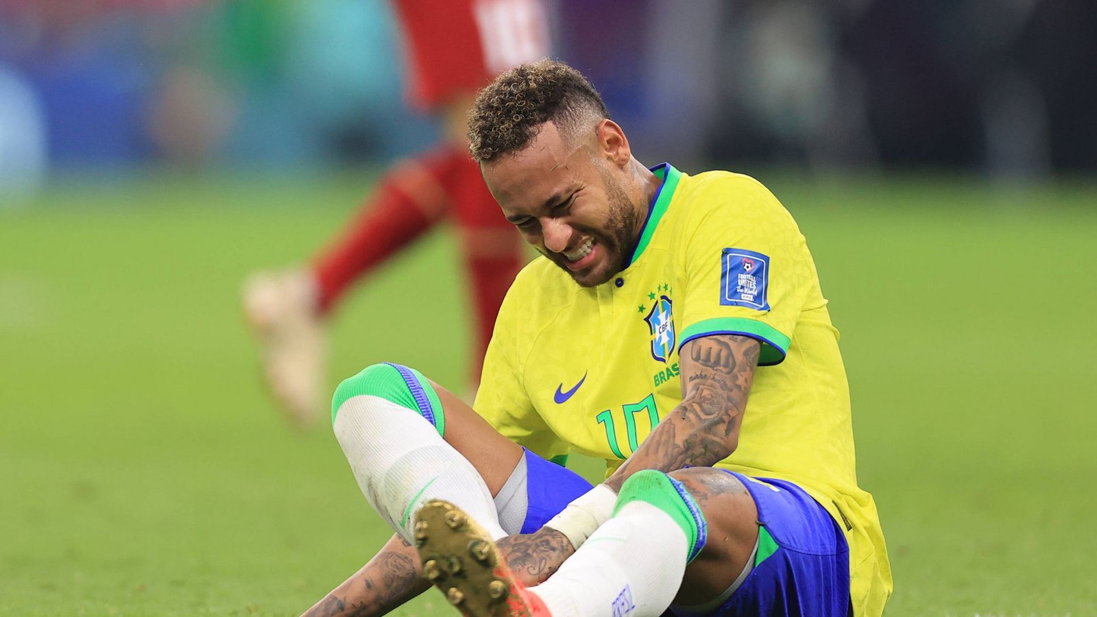 24. November: Brasiliens Superstar Neymar muss im Auftaktspiel gegen Serbien  verletzt ausgewechselt werden. Seine Mannschaft gewinnt dennoch 2:0.Foto: IMAGO/Offside Sports Photography/IMAGO/Simon Stacpoole