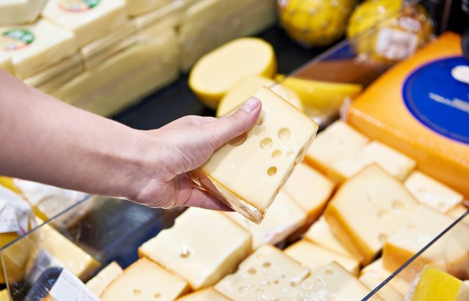 Mehrere Käsesorten der Fromagerie Jean Perrin werden aktuell zurückgerufen. Erfahren Sie hier, welche Sorten betroffen sind und was Verbraucher jetzt tun sollten.<span class='image-autor'>Foto: Sergey Ryzhov / Shutterstock.com</span>